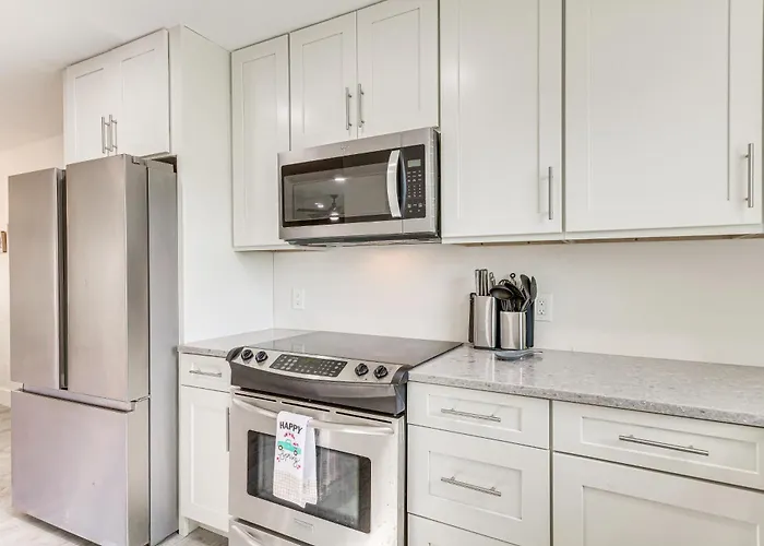 Modern ~ 6 Mi To Beach! Holiday home