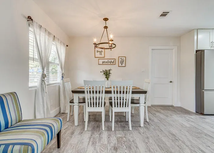 Holiday home Modern ~ 6 Mi To Beach! *