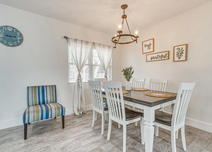 Modern ~ 6 Mi To Beach! Holiday home *