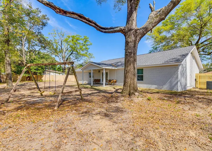 Modern ~ 6 Mi To Beach! * Pensacola