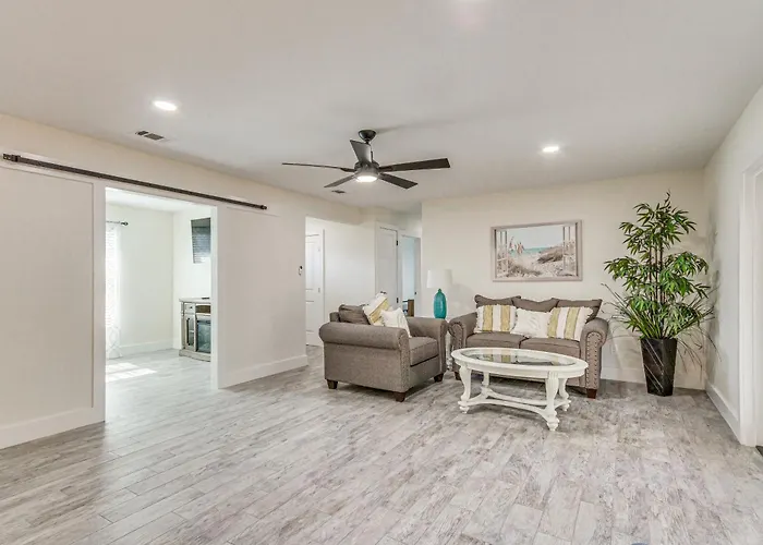 Holiday home Modern ~ 6 Mi To Beach! *