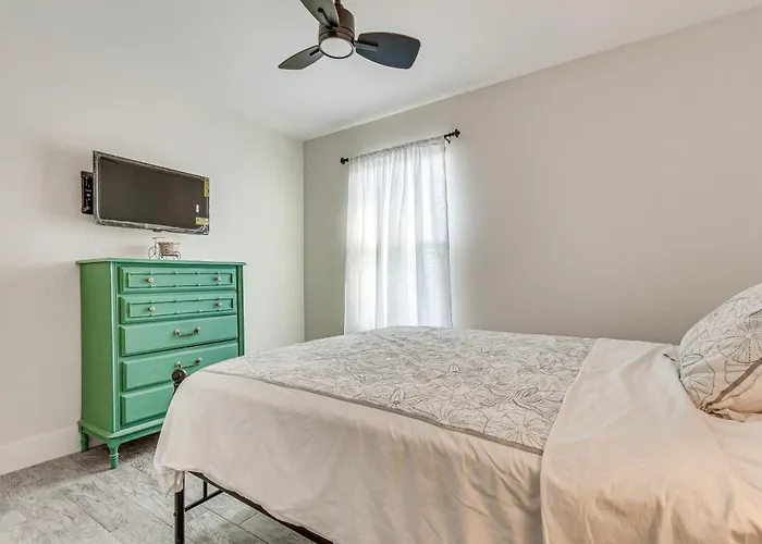 Modern ~ 6 Mi To Beach! Holiday home