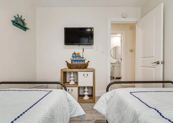 Modern ~ 6 Mi To Beach! Holiday home *