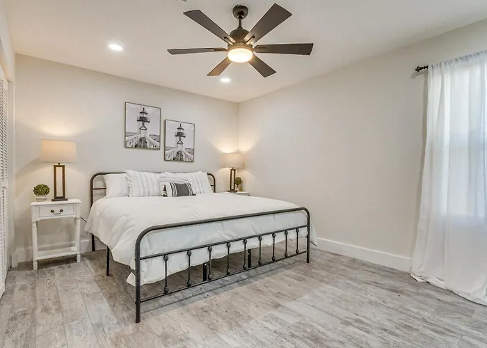 Holiday home Modern ~ 6 Mi To Beach! *