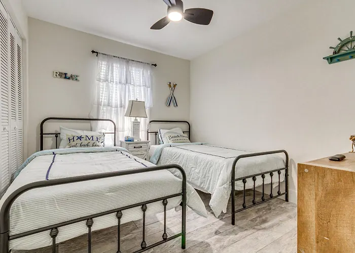 Holiday home Modern ~ 6 Mi To Beach! Pensacola