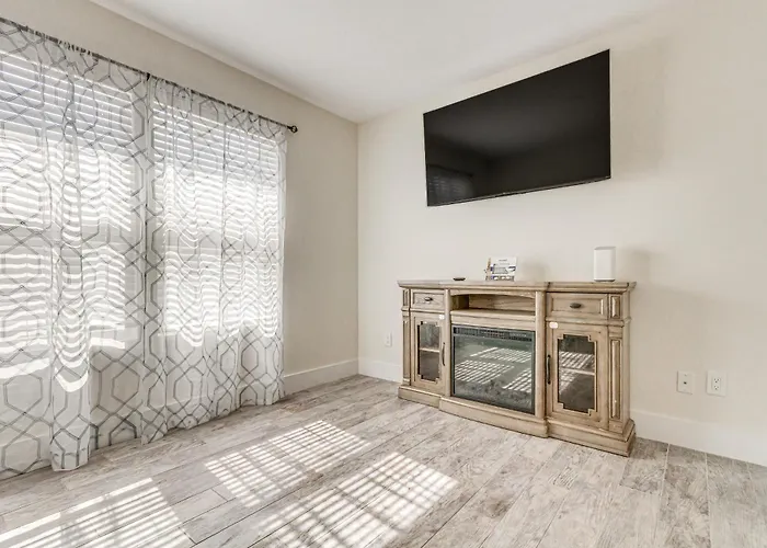 Holiday home Modern ~ 6 Mi To Beach! Pensacola